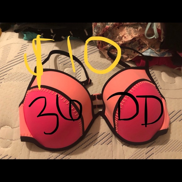 Clothes - Picture 3 of 8